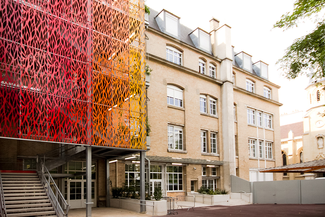 Cazenove Architecte Ecole La Rochefoucauld Rue Cler Faade Metal Acier Perfor Cour Paris 7 001