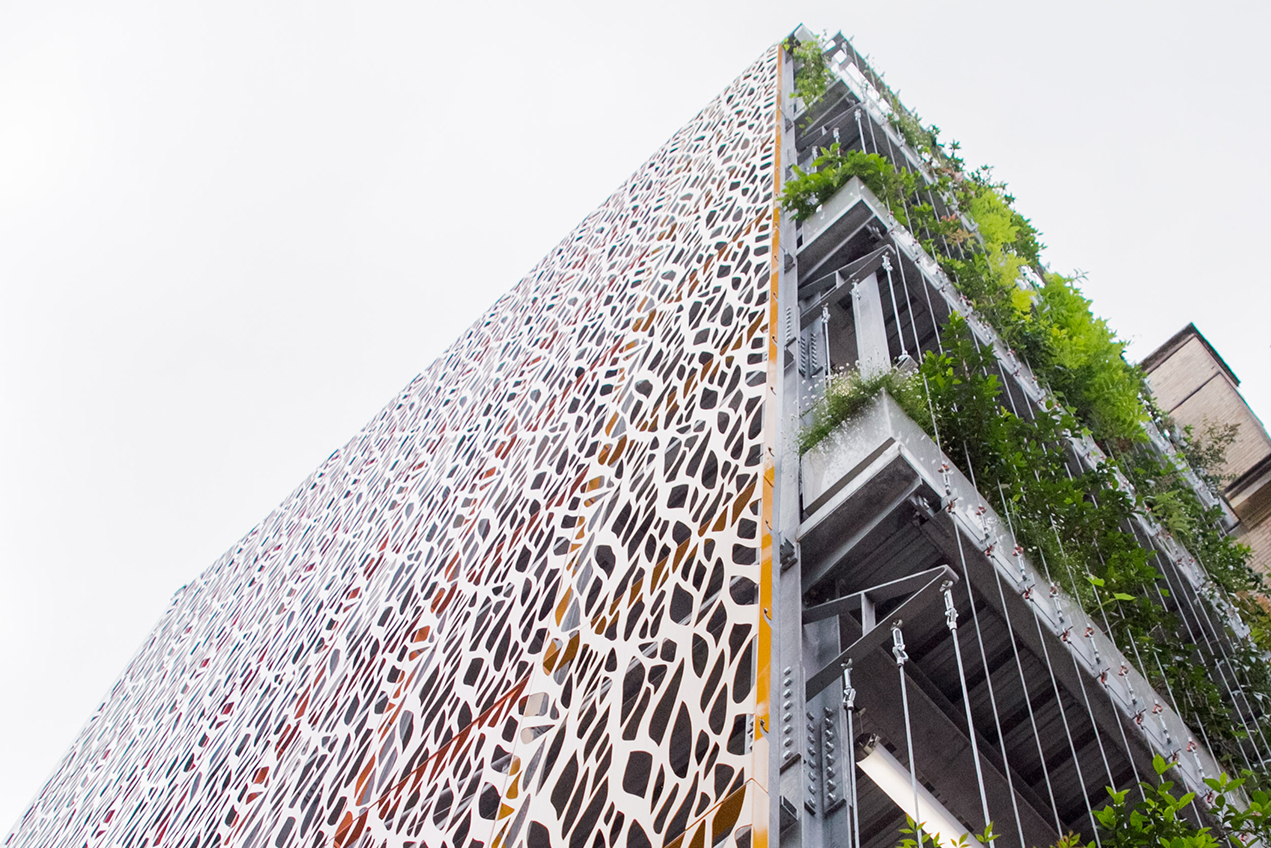 Cazenove Architecte Ecole La Rochefoucauld Rue Cler Faade Metal Acier Perfor Cour Paris 7 004